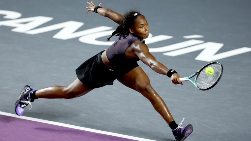 Coco Gauff advances to the semifinals of the WTA Finals despite conceding 17 double faults in match