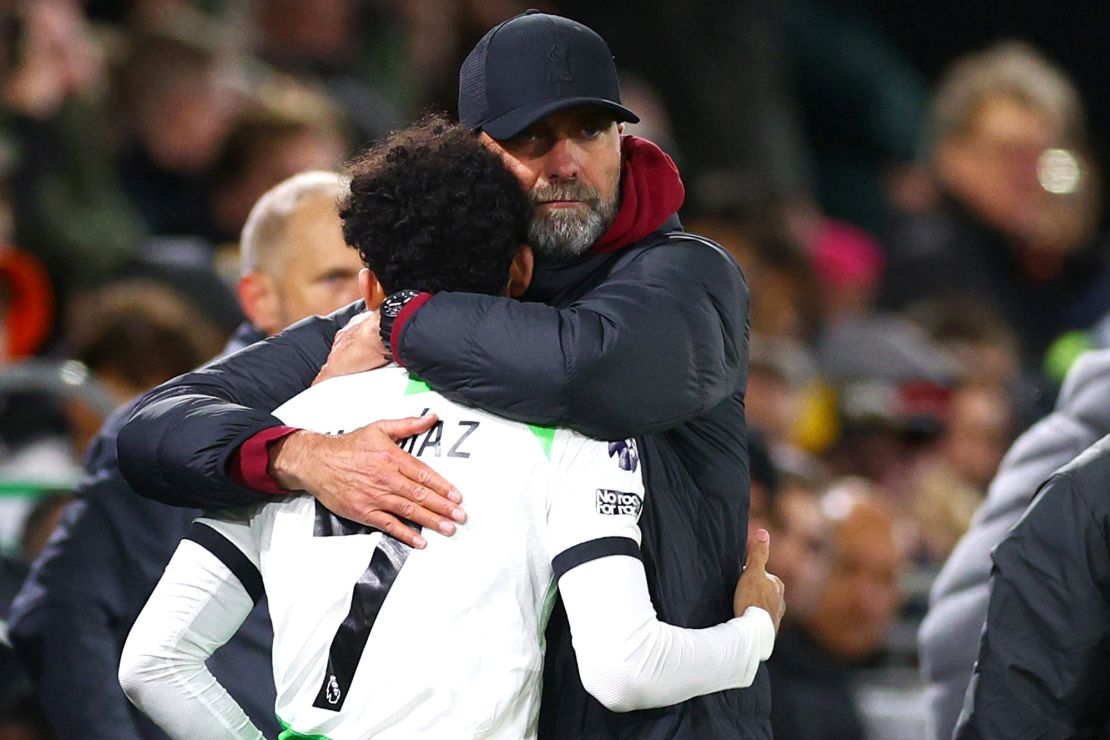 LUTON, ENGLAND - NOVEMBER 05: Juergen Klopp, Manager of Liverpool, embraces Luis Diaz of Liverpool before being substituted on during the Premier League match between Luton Town and Liverpool FC at Kenilworth Road on November 05, 2023 in Luton, England. (Photo by Clive Rose/Getty Images)