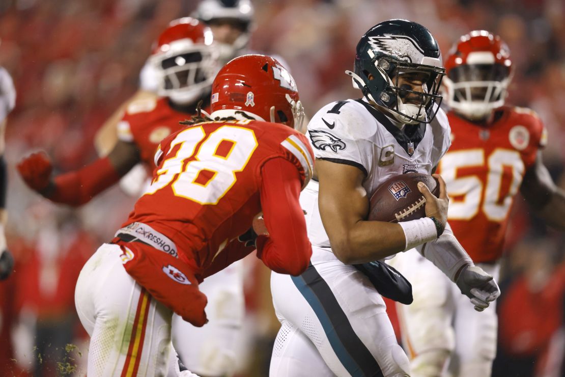 KANSAS CITY, MISSOURI - NOVEMBER 20: Jalen Hurts #1 of the Philadelphia Eagles scambles past L'Jarius Sneed #38 of the Kansas City Chiefs for a touchdown in the second half at GEHA Field at Arrowhead Stadium on November 20, 2023 in Kansas City, Missouri. (Photo by David Eulitt/Getty Images)