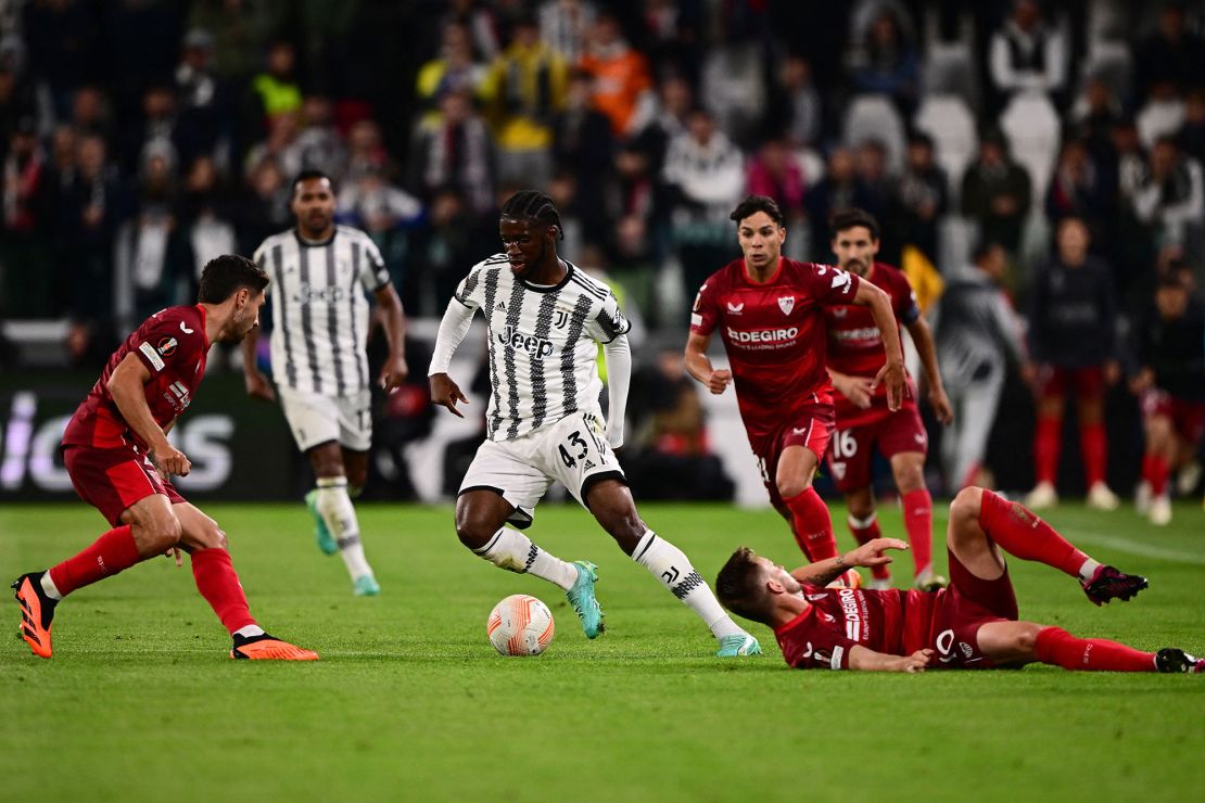 Juventus' British forward Samuel Iling-Junior (C) controls the ball during the UEFA Europa League semi-final first leg football match between Juventus and Sevilla on May 11, 2023 at the Juventus stadium in Turin. (Photo by Marco BERTORELLO / AFP) (Photo by MARCO BERTORELLO/AFP via Getty Images)