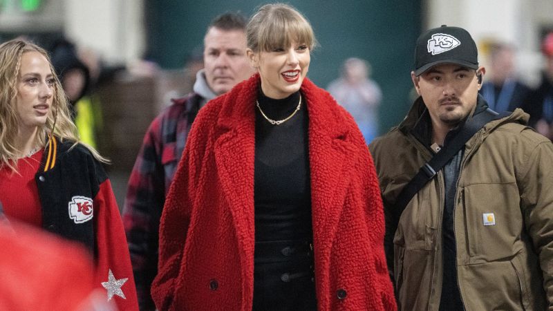 Taylor Swift and Simone Biles in attendance as Green Bay Packers stun the Kansas City Chiefs, 27-19