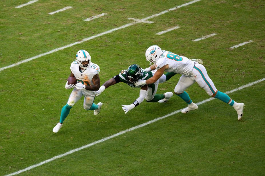 Miami Dolphins running back Raheem Mostert runs the ball during a game against the Jets.