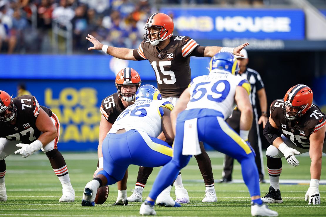 INGLEWOOD, CALIFORNIA - DECEMBER 03: Joe Flacco #15 of the Cleveland Browns calls out instructions in the first quarter against the Los Angeles Rams at SoFi Stadium on December 03, 2023 in Inglewood, California. (Photo by Ronald Martinez/Getty Images)