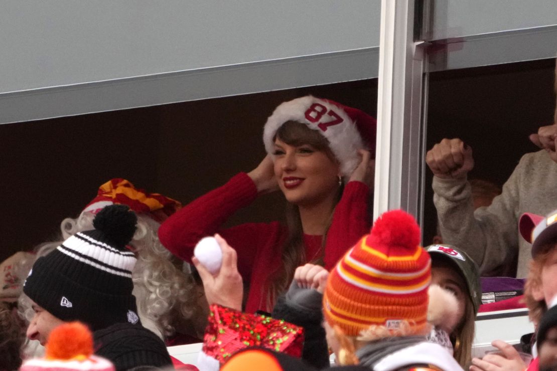 KANSAS CITY, MISSOURI - DECEMBER 25: Taylor Swift in a suite during the first half of an NFL football game between the Kansas City Chiefs and the Las Vegas Raiders on December 25, 2023 in Kansas City, Missouri. (Photo by Kirby Lee/Getty Images)