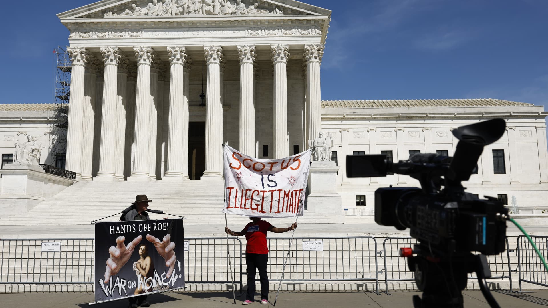 Texas Supreme Court temporarily blocks woman from emergency abortion