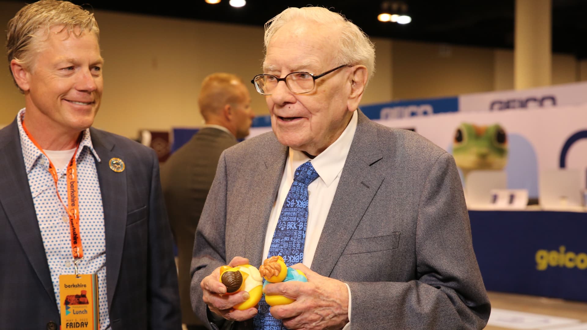 Warren Buffett’s Berkshire Hathaway continues to sell HP shares, reducing stake to 5.2%