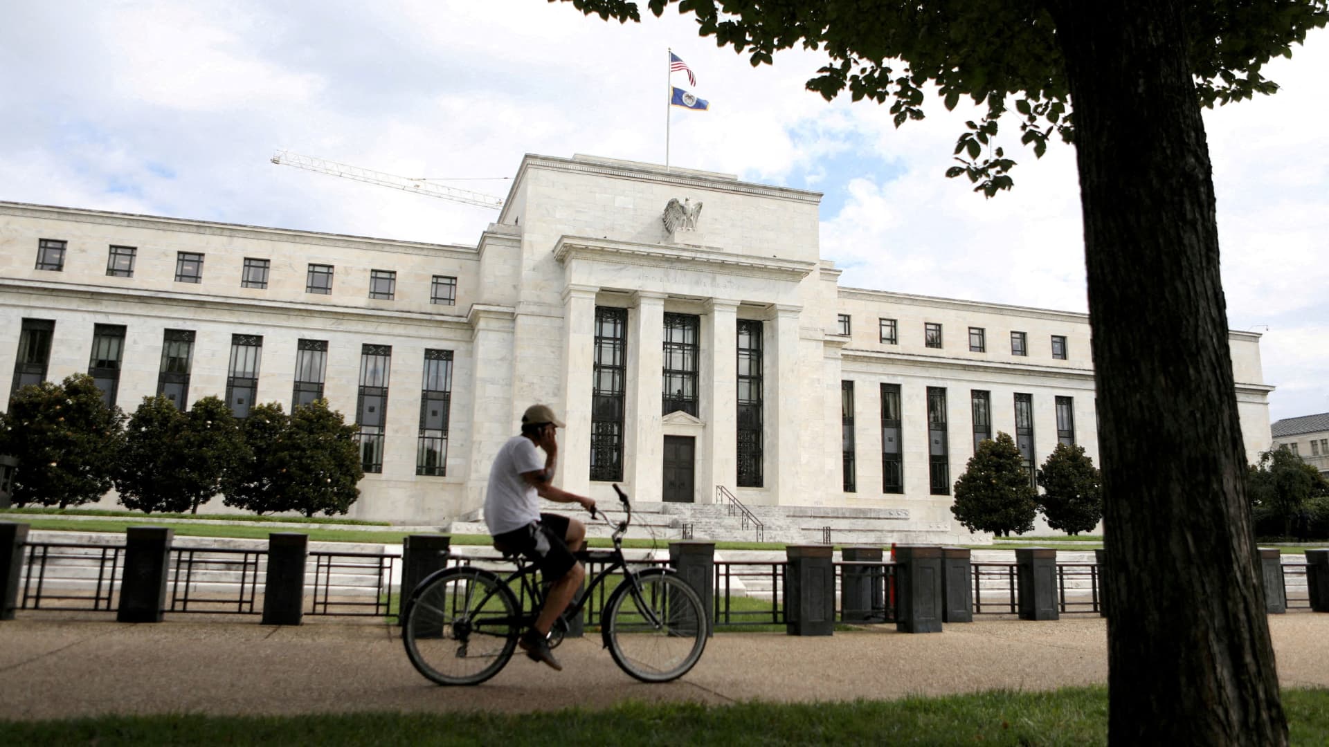 Fed is ‘disconnected’ from reality, must cut rates 5 times next year, portfolio manager says