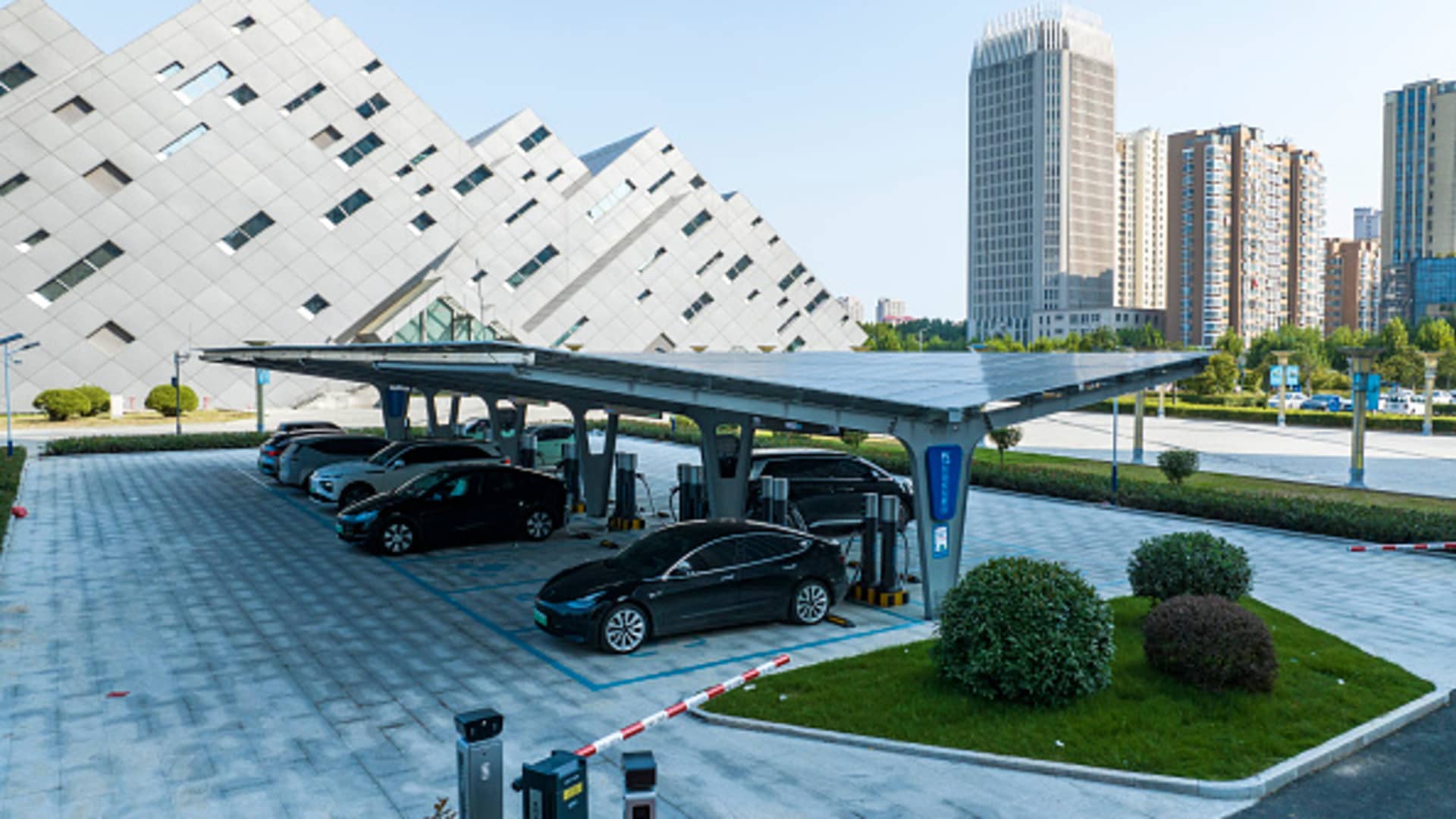 China’s EV ambitions are only getting bolder. Here’s one stock analysts expect to soar 50%.