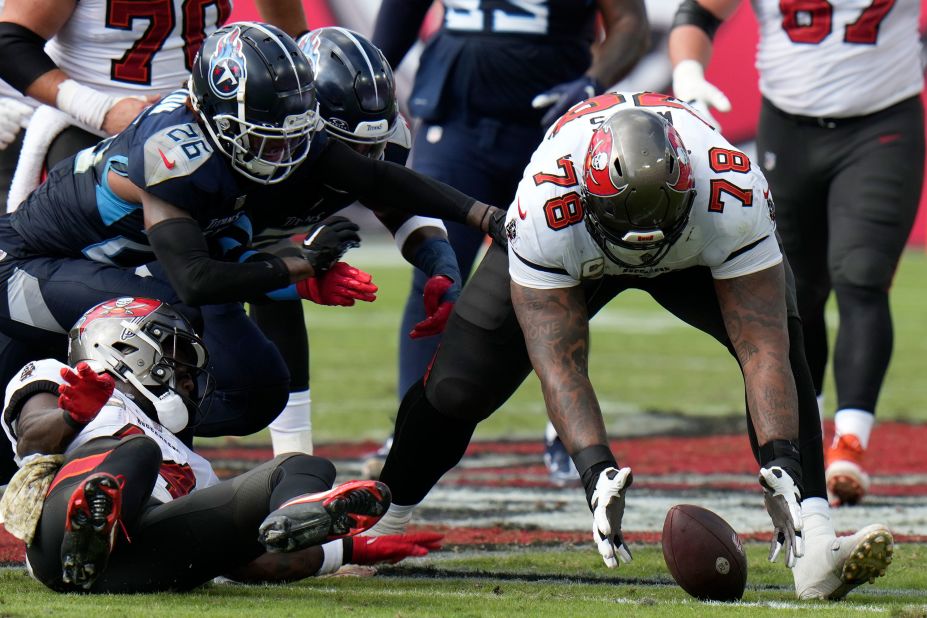 Tampa Bay Buccaneers offensive tackle Tristan Wirfs recovers a fumble on November 12. The Buccaneers beat the Tennessee Titans 20-6.