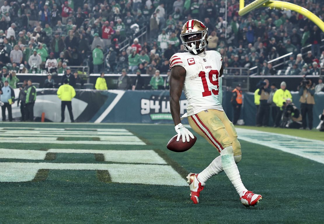 PHILADELPHIA, PENNSYLVANIA - DECEMBER 03: Deebo Samuel #19 of the San Francisco 49ers scores a touchdown during the fourth quarter in the game against the Philadelphia Eagles at Lincoln Financial Field on December 03, 2023 in Philadelphia, Pennsylvania. (Photo by Tim Nwachukwu/Getty Images)