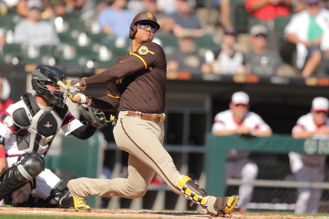 CHICAGO, IL - OCTOBER 01: San Diego Padres left fielder Juan Soto (22) swings in action during a Major League Baseball game between the San Diego Padres and the Chicago White Sox on October 1, 2023 at Guaranteed Rate Field in Chicago, IL. (Photo by Melissa Tamez/Icon Sportswire via Getty Images)