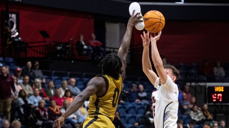 College basketball player blocks shot with unorthodox method – using his shoe