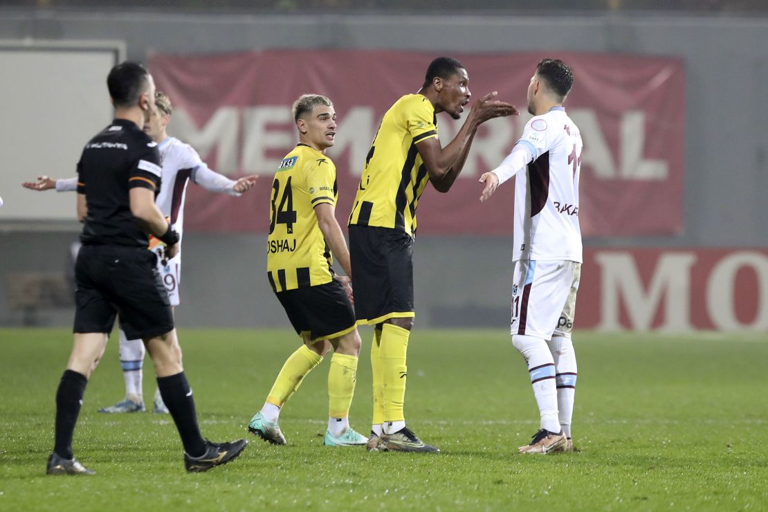 Istanbulspor players leave the field after their president Ecmel Faik Sarialioglu, called them off the pitch in protest of not getting penalty against Trabznospor, during a Turkish Super Lig soccer match in Istanbul, Turkey, Tuesday, Dec. 19, 2023. Sarialioglu was upset that the referee did not call a penalty before Paul Onuachu scored to give Trabzonspor a 2-1 lead at Necmi Kadıoglu Stadium.(Serkan Hacioglu/Dia Images via AP)