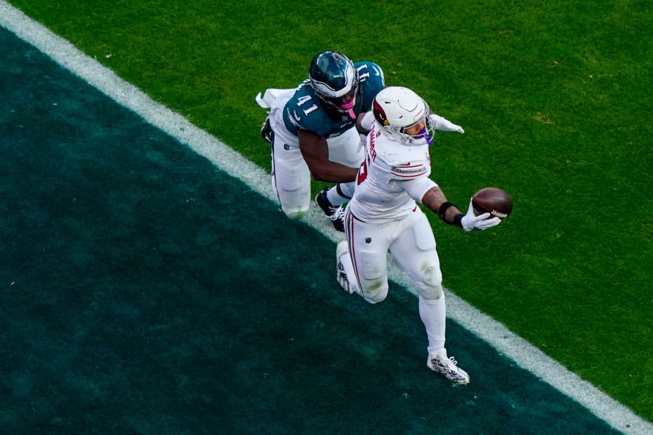 Arizona Cardinals running back James Conner makes a one-handed touchdown catch in front of Philadelphia Eagles linebacker Nicholas Morrow on Sunday, December 31, 2023. The Cardinals beat the Eagles 35-31.