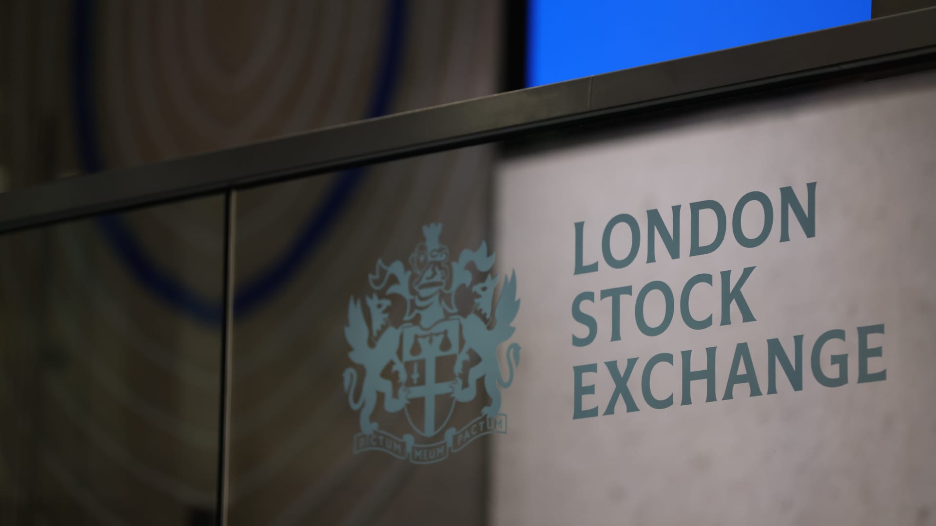 Police arrest pro-Palestine protestors for ‘locking on’ plot to shut down the London Stock Exchange