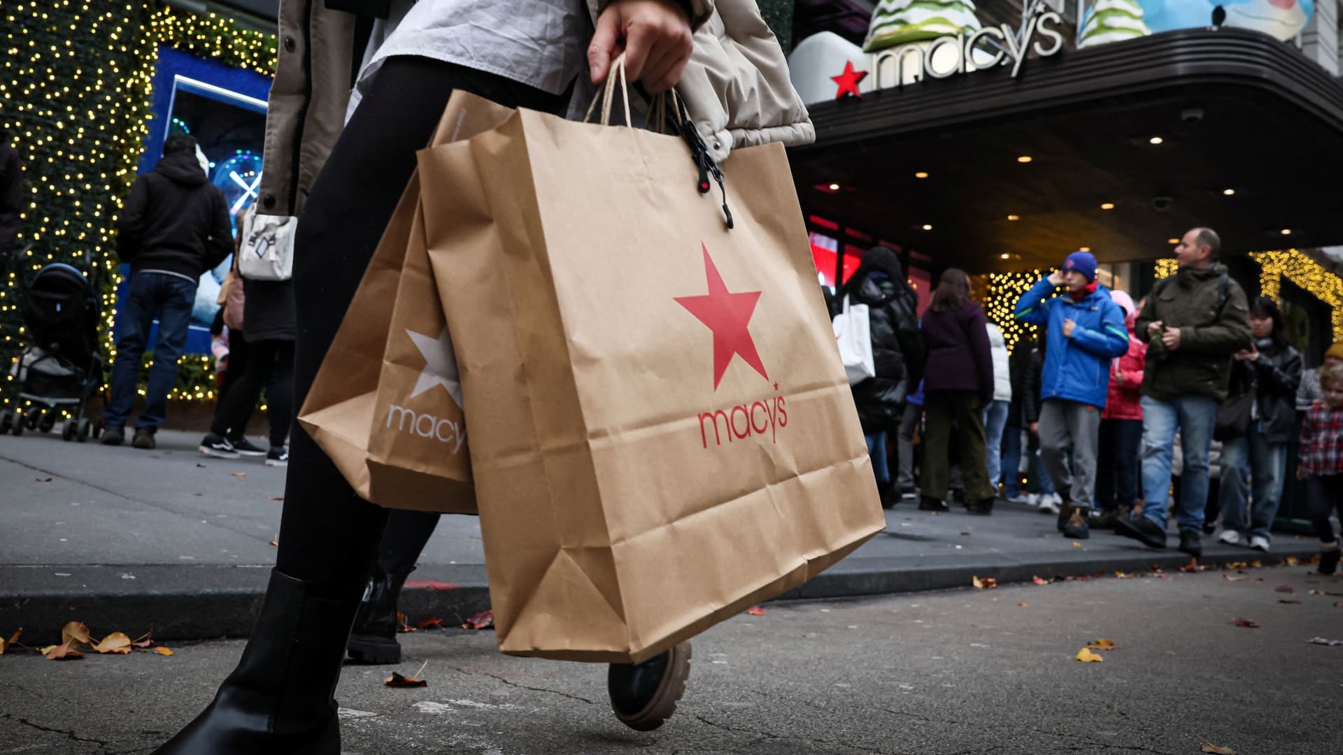 Retail sales rose 0.6% in December, topping expectations for holiday shopping