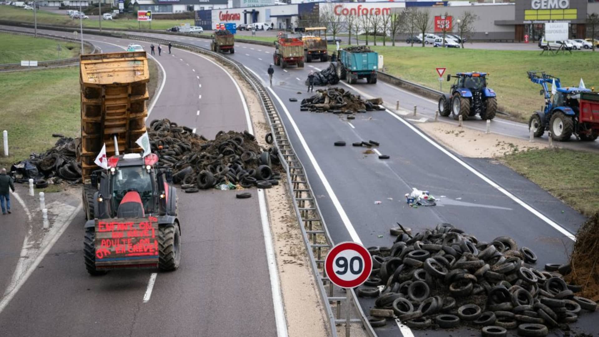 French farmers block roads, dump produce as protest edges closer to Paris