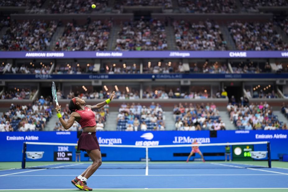 Gauff serves to Sabalenka.