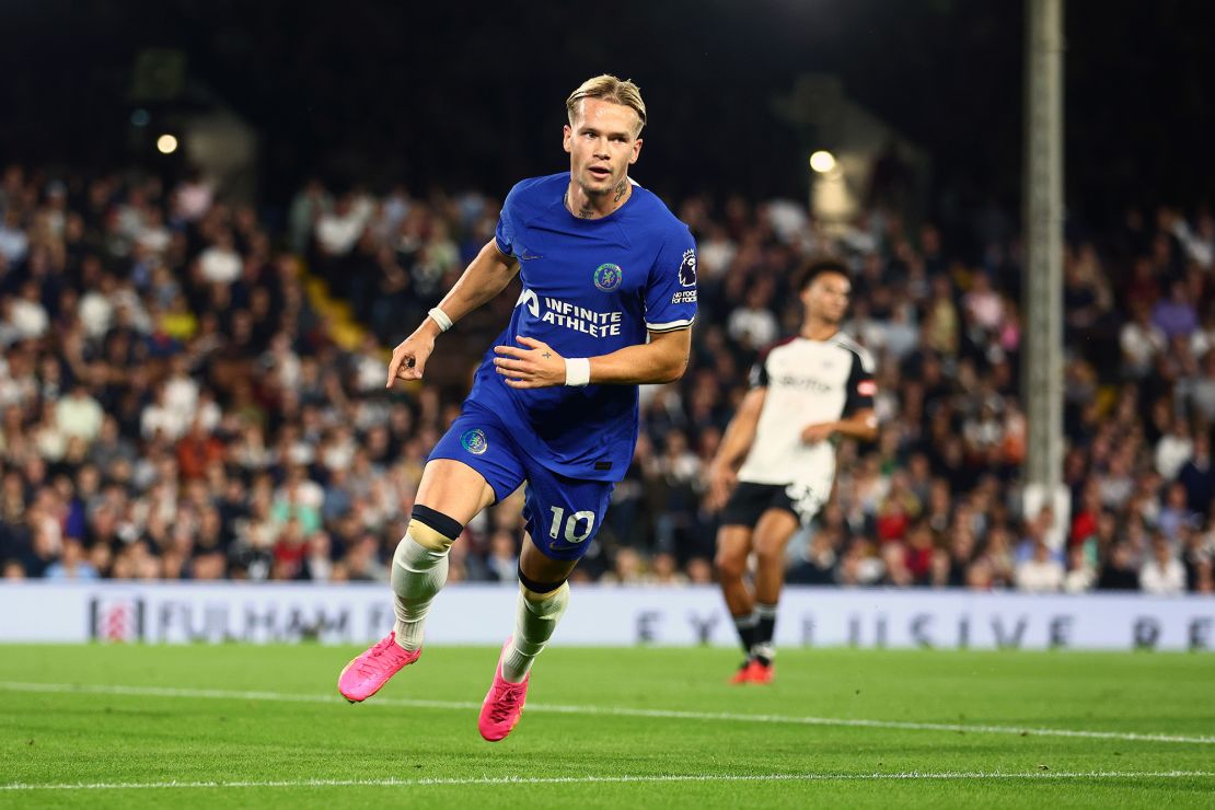 LONDON, ENGLAND - OCTOBER 02: Mykhaylo Mudryk of Chelsea celebrates after scoring the team's first goal during the Premier League match between Fulham FC and Chelsea FC at Craven Cottage on October 02, 2023 in London, England. (Photo by Bryn Lennon/Getty Images)