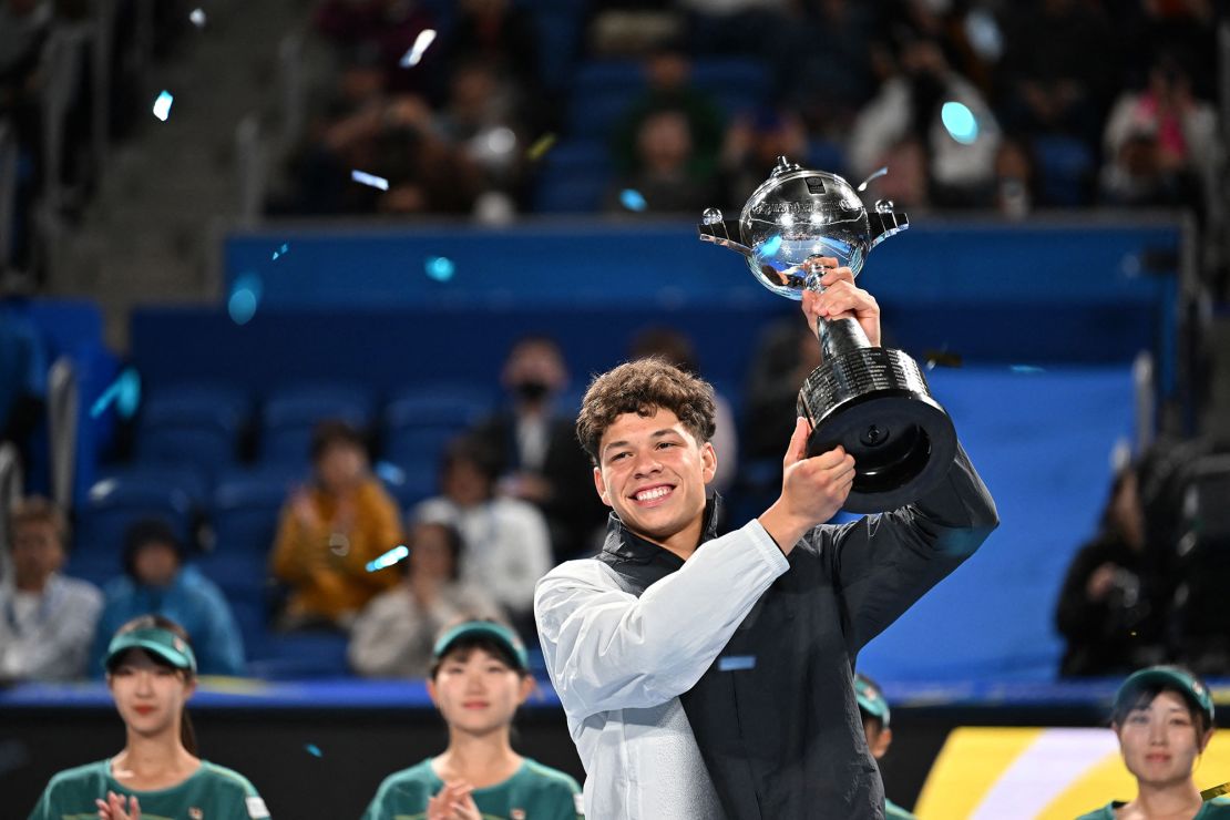 USA's Ben Shelton holds the champion's trophy during the awards ceremony of the ATP Japan Open tennis tournament in Tokyo on October 22, 2023. (Photo by Kazuhiro NOGI / AFP) (Photo by KAZUHIRO NOGI/AFP via Getty Images)