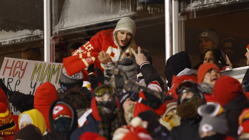 Taylor Swift spotted wearing Travis Kelce jacket at Chiefs game