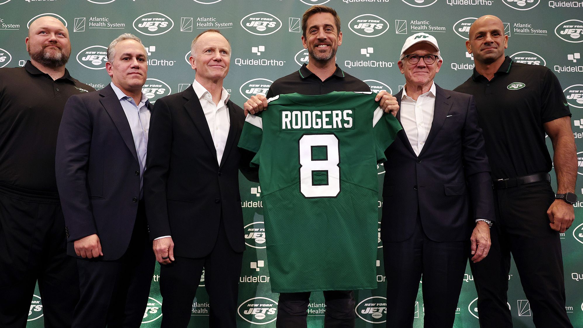 FLORHAM PARK, NEW JERSEY - APRIL 26: (L-R) New York Jets general manager Joe Douglas, team president Hymie Elhai, team owner Christopher Johnson, quarterback Aaron Rodgers, team owner Woody Johnson, and head coach Robert Saleh pose during an introductory press conference at Atlantic Health Jets Training Center on April 26, 2023 in Florham Park, New Jersey. (Photo by Elsa/Getty Images)