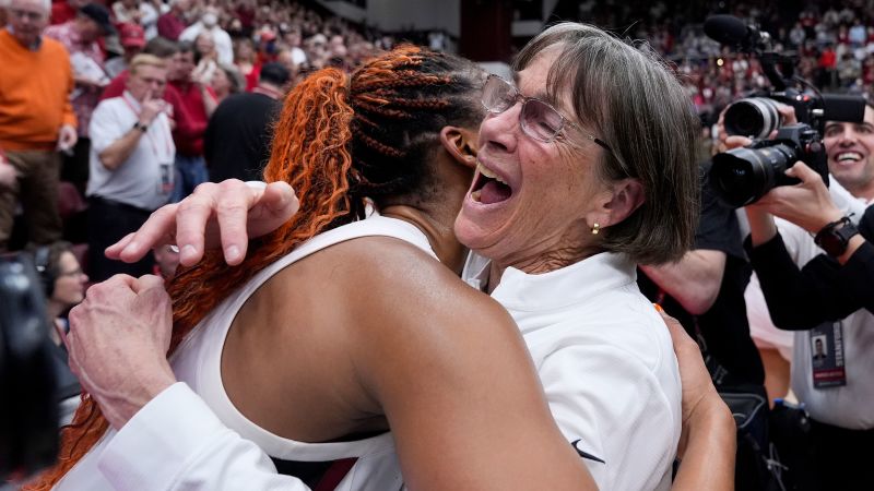 Stanford’s Tara VanDerveer becomes college basketball’s winningest coach ever