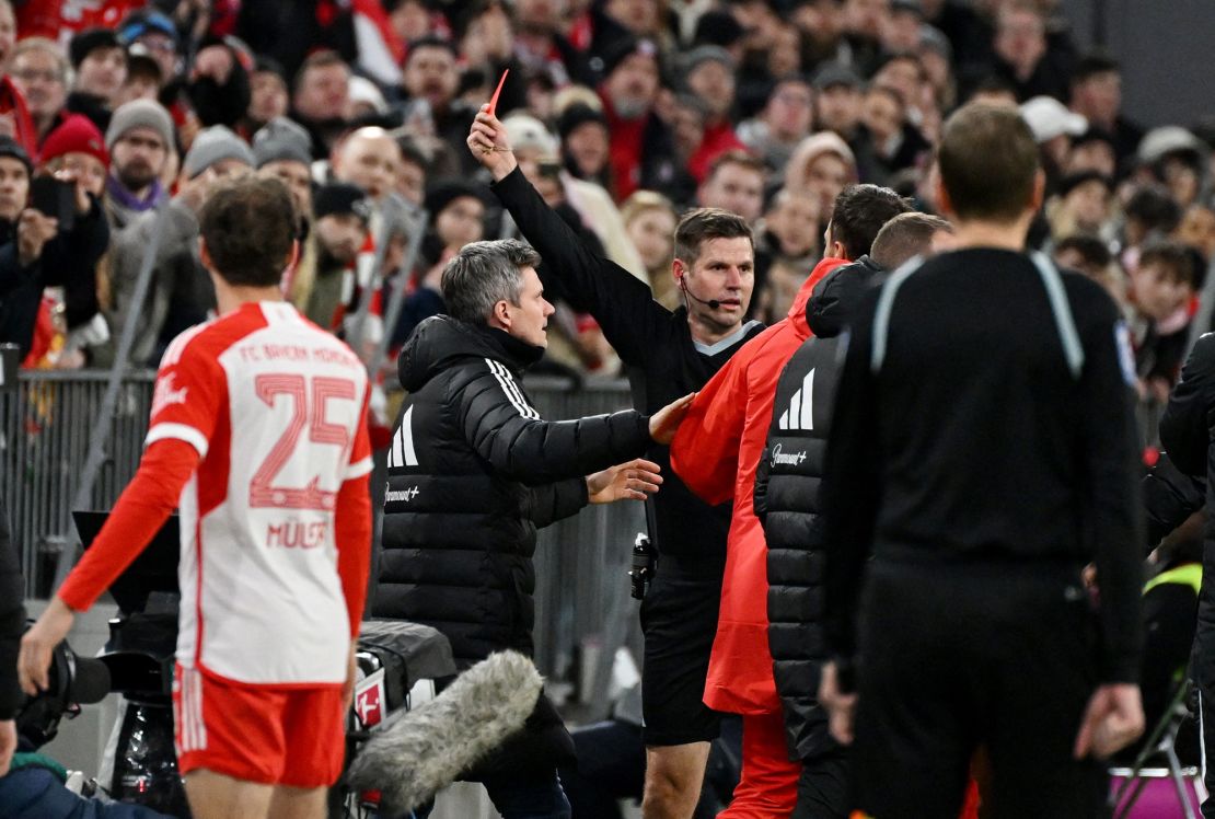 Soccer Football - Bundesliga - Bayern Munich v 1. FC Union Berlin - Allianz Arena, Munich, Germany - January 24, 2024
1. FC Union Berlin coach Nenad Bjelica is shown a red card by referee Frank Willenborg after clashing with Bayern Munich's Leroy Sane REUTERS/Angelika Warmuth DFL REGULATIONS PROHIBIT ANY USE OF PHOTOGRAPHS AS IMAGE SEQUENCES AND/OR QUASI-VIDEO.