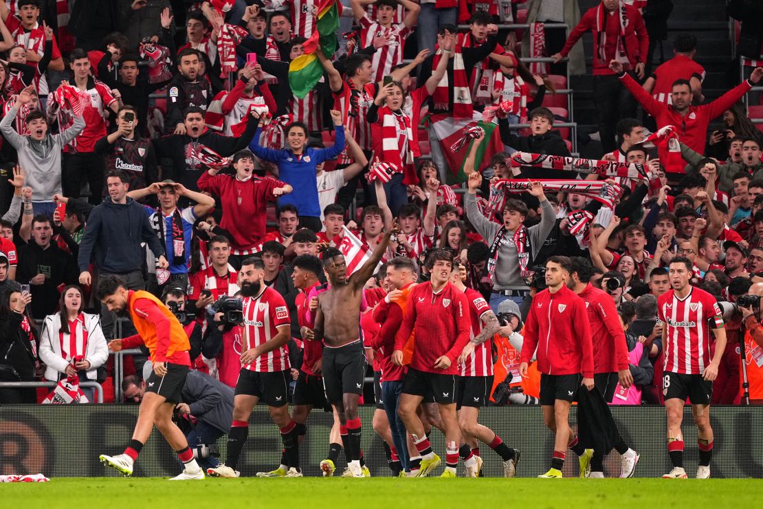 BILBAO, SPAIN - JANUARY 24: Nico Williams of Athletic Club (C) celebrates scoring his team's fourth goal with teammates during the Copa del Rey Quarter Final match between Athletic Club and FC Barcelona at San Mames Stadium on January 24, 2024 in Bilbao, Spain. (Photo by Juan Manuel Serrano Arce/Getty Images)