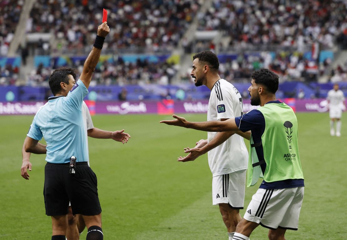 Soccer Football - AFC Asian Cup - Round of 16 - Iraq v Jordan - Khalifa International Stadium, Al Rayyan, Qatar - January 29, 2024
Iraq's Ayman Hussein is shown a red card by referee Alireza Faghani REUTERS/Thaier Al-Sudani