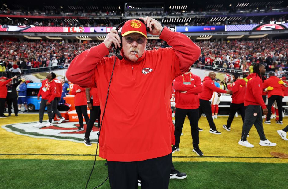 Reid adjusts his headset before kickoff.