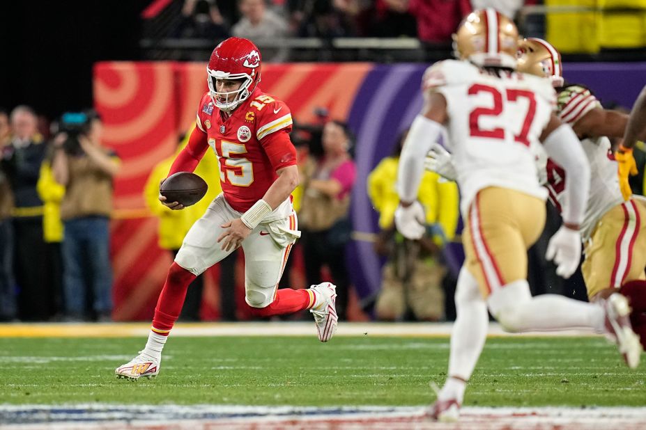 Mahomes runs for a first down during the game-winning drive.