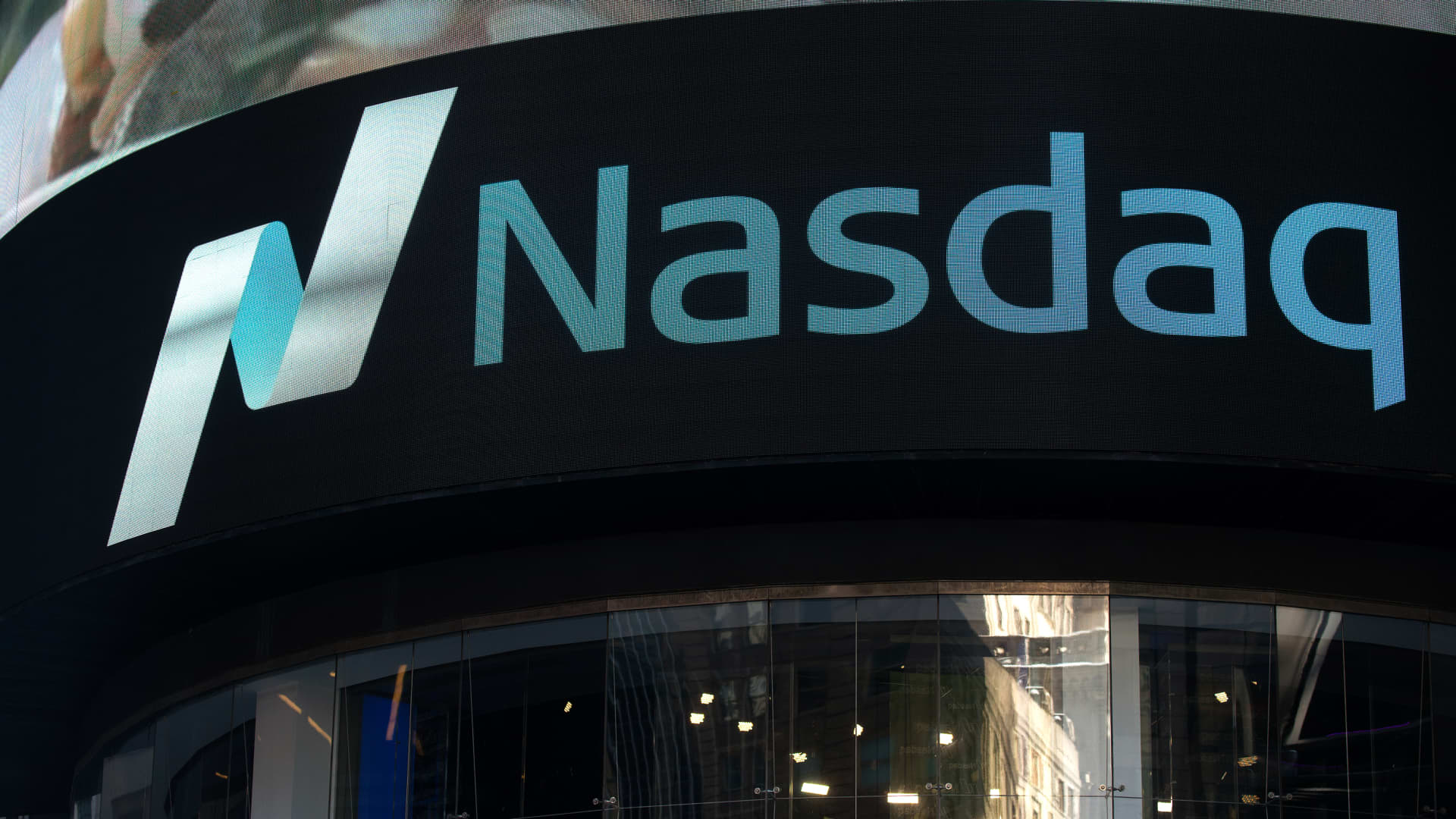 Appeals court will rehear challenge to Nasdaq board diversity rule, putting mandate at risk