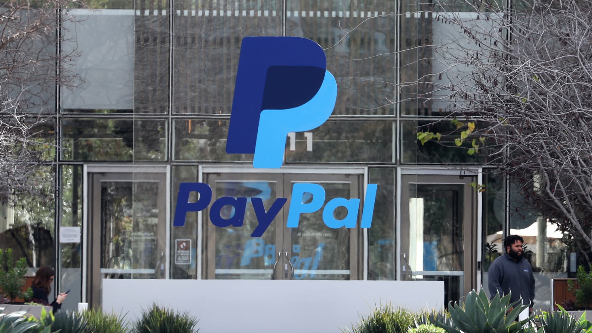 PayPal plummets after disappointing forecast; one analyst likens CEO’s strategy to ‘turning around the titanic’