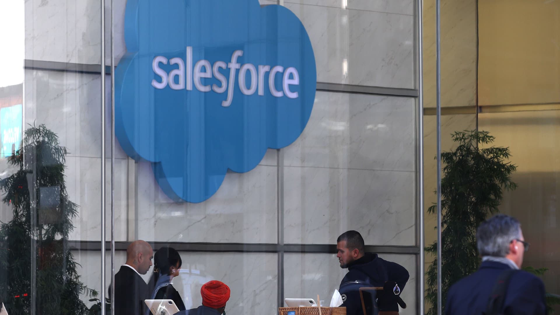 Stocks making the biggest moves after hours: Salesforce, Snowflake, Okta, Duolingo and more