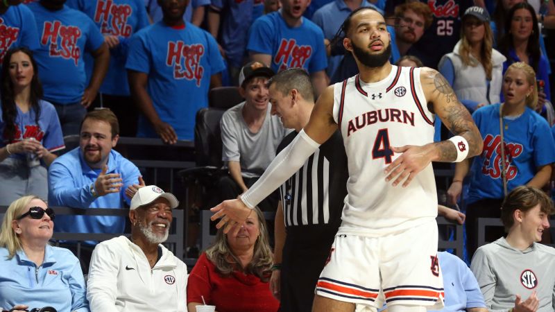 Auburn star Johni Broome bats away a spectator’s hand before realizing it’s Morgan Freeman