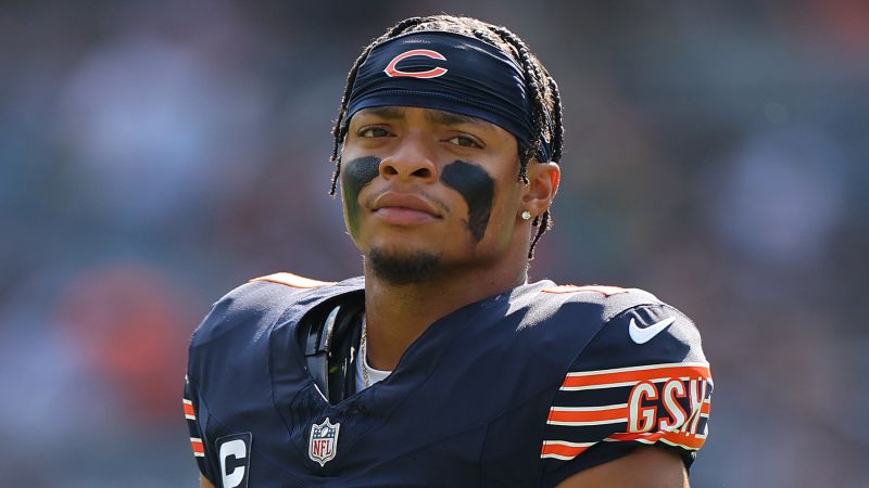 Justin Fields says he wants to stay with the Chicago Bears, explains unfollowing team on social media amid trade rumors