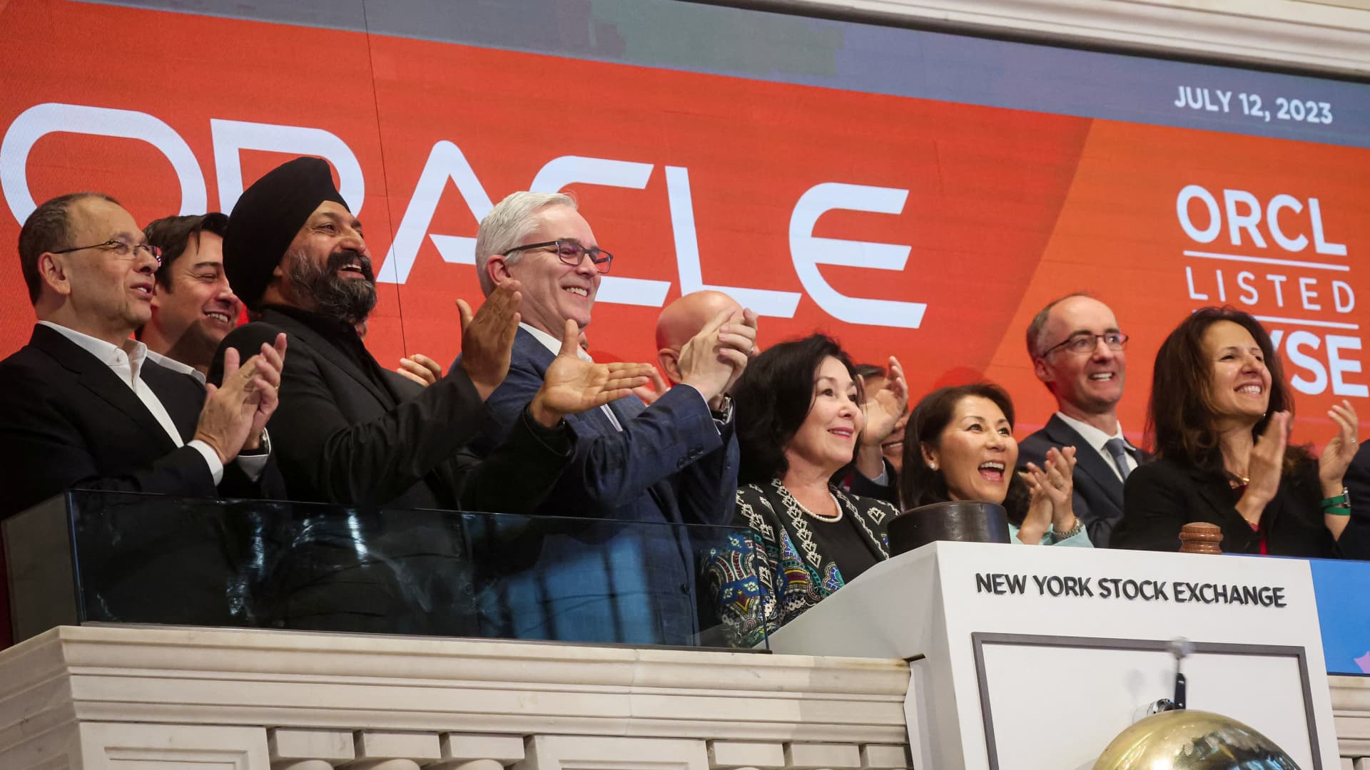 Stocks making the biggest moves before the bell: Oracle, Kohl’s, Coinbase, Southwest and more