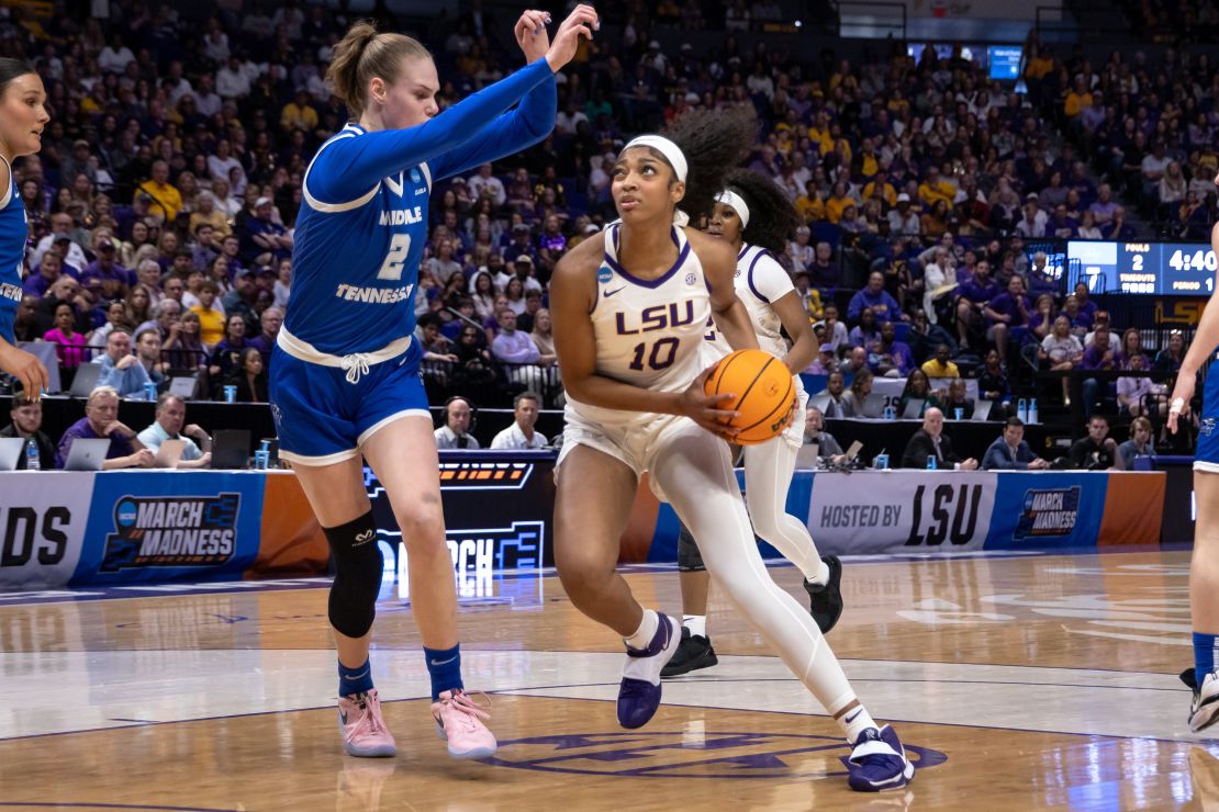 Reese drives to the basket against Middle Tennessee Blue Raiders center Anastasiia Boldyreva.