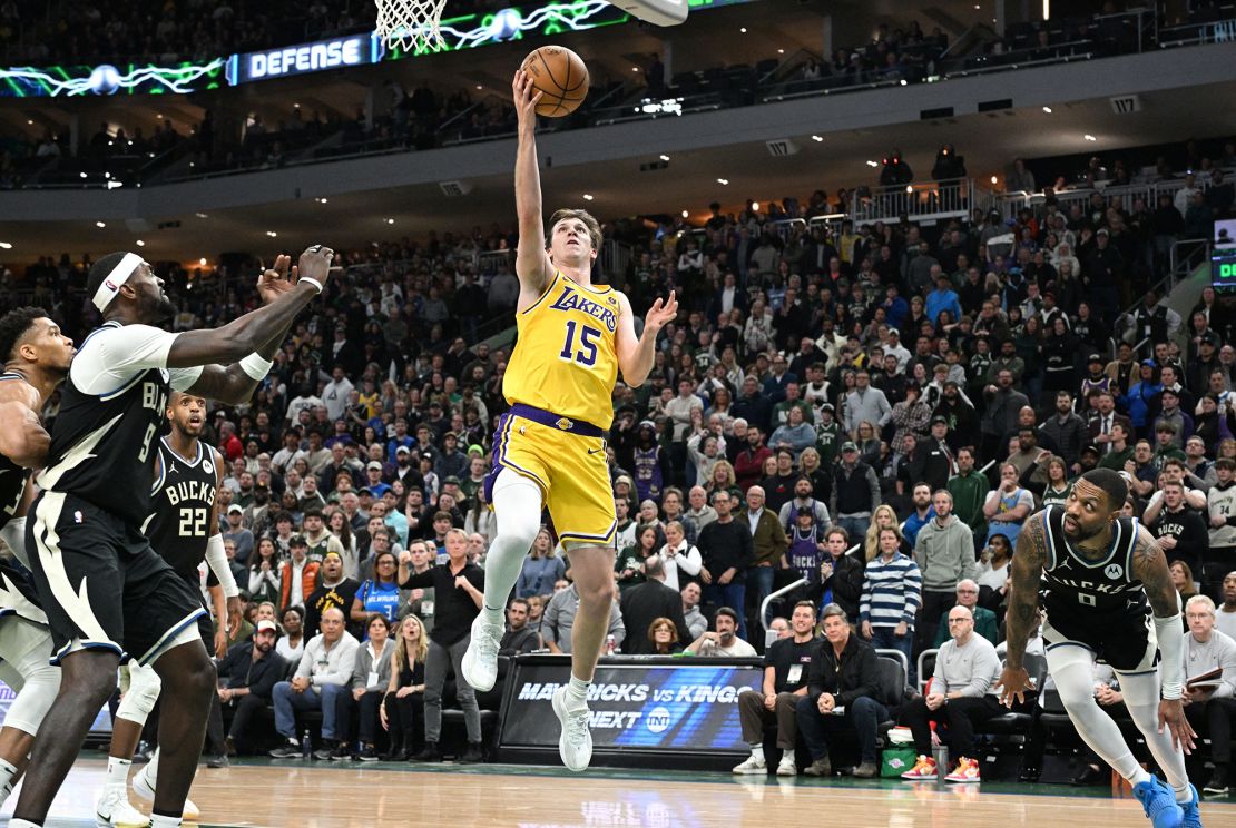 Reaves drives to the basket in the second half.