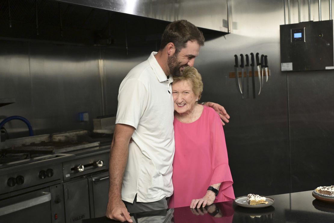 Scottie Scheffler and his grandmother.