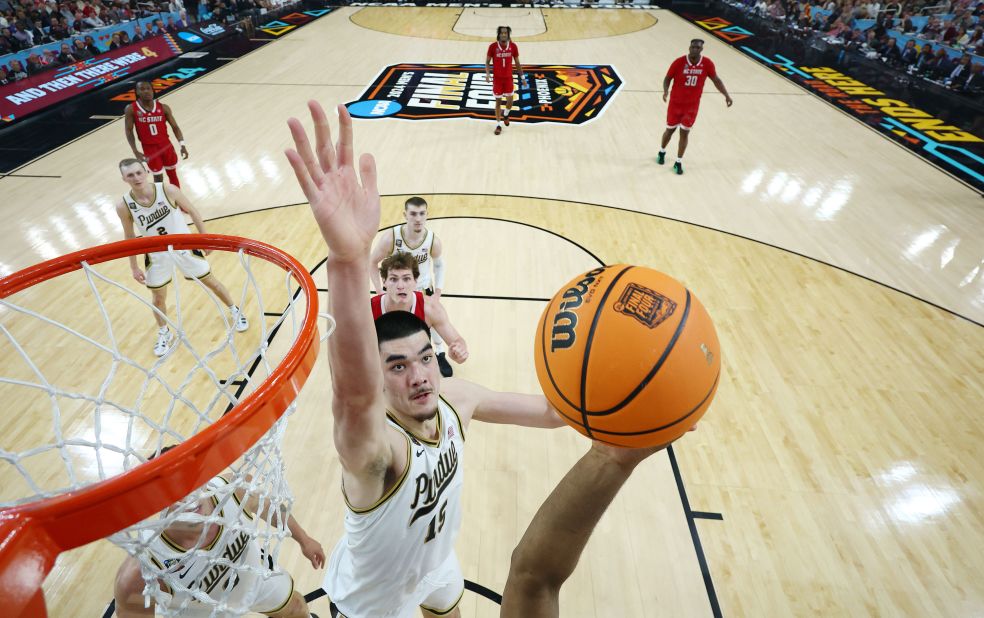 Purdue's Zach Edey guards the basket in the second half. The star big man had 20 points, 12 rebounds and four assists.