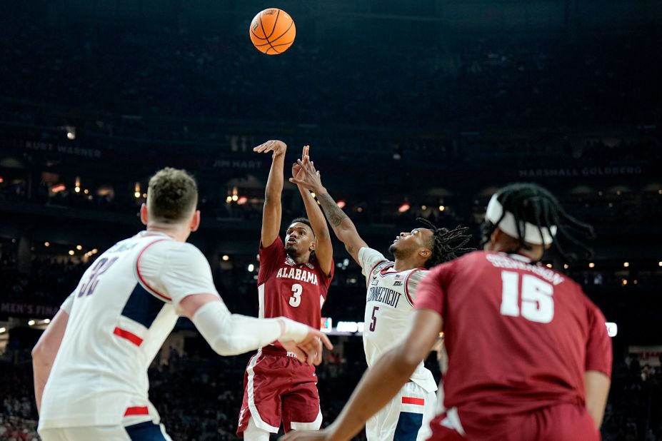 Alabama guard Rylan Griffen shoots in the second half.