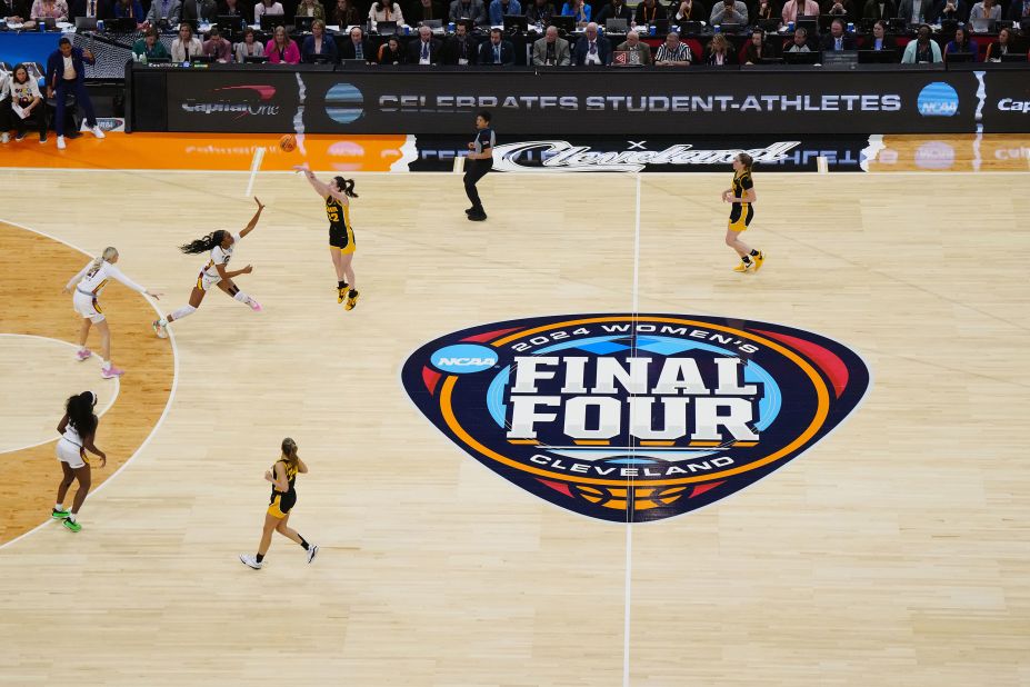 Clark shoots against South Carolina Gamecocks guard Hall.