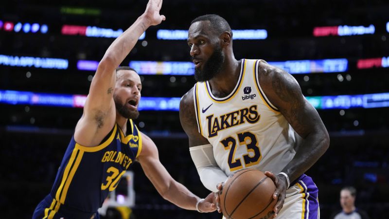 Golden State Warriors defeat LA Lakers after ‘bizarre’ finale as arena announcer forced to announce shot clock