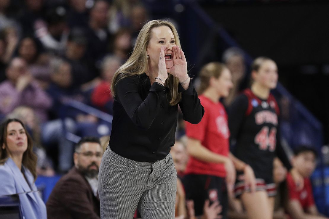 Roberts issues instructions to Utah players against Gonzaga.