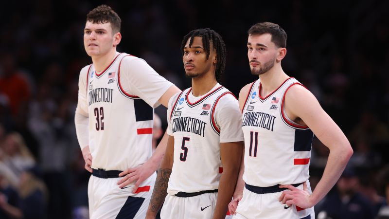 UConn men’s basketball team eventually arrives in Arizona after nightmare journey to Final Four