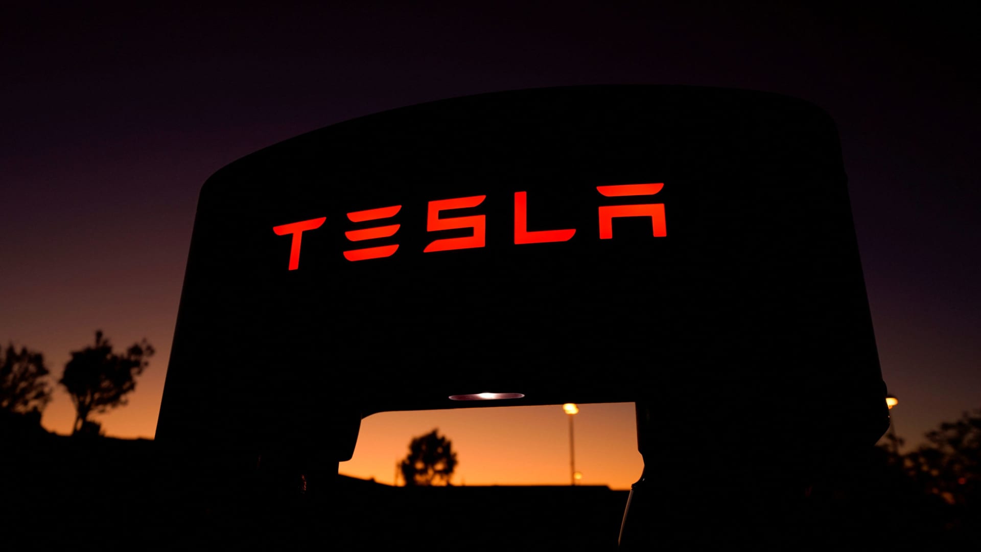 Stocks making the biggest moves before the bell: Tesla, Verizon, Block, Alcoa and more