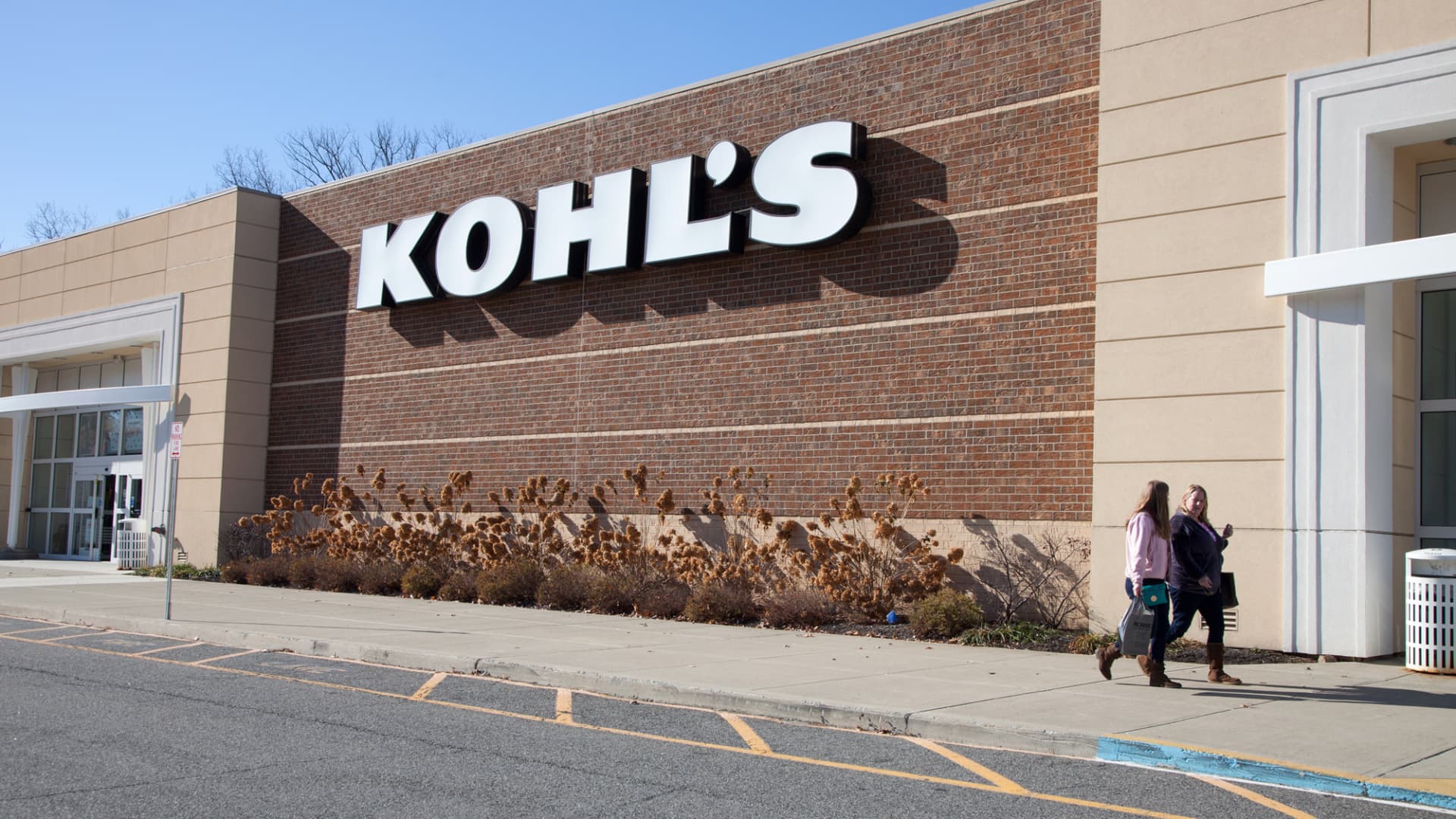 Kohl’s stock plummets more than 20% after massive earnings miss