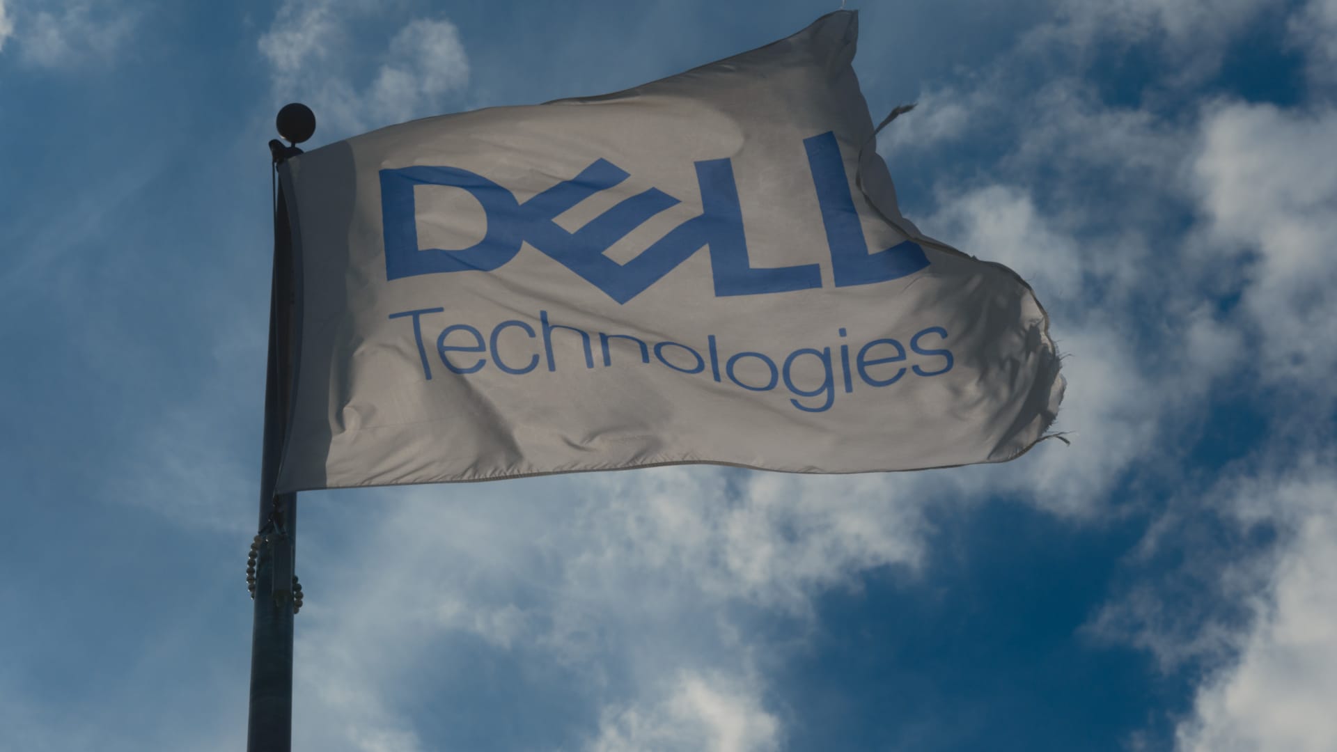 Stocks making the biggest moves after hours: Dell Technologies, MongoDB, Zscaler, Gap and more